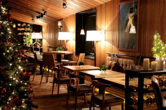 The Log Dine & Wine